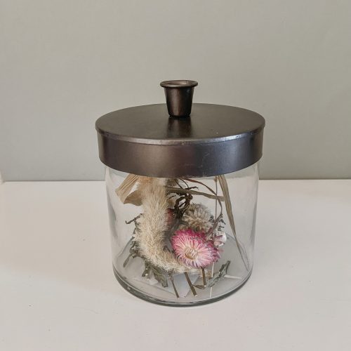 Kaarsenhouderpot van glas met droogbloemen